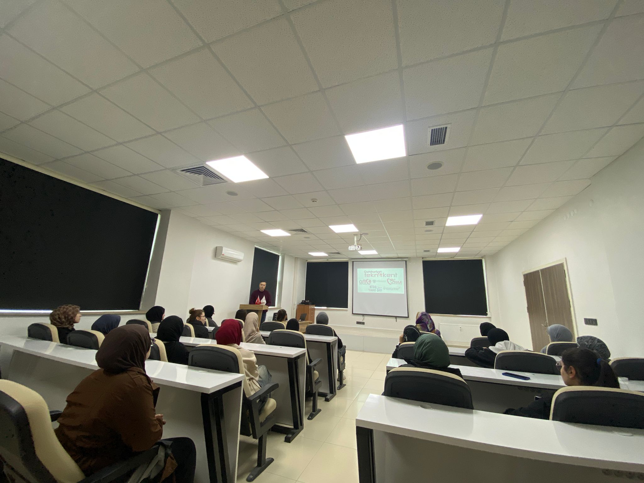 Sivas Kız Anadolu İmam Hatip Lisesi Öğrencileri Cumhuriyet Teknokent’i Ziyaret Etti.