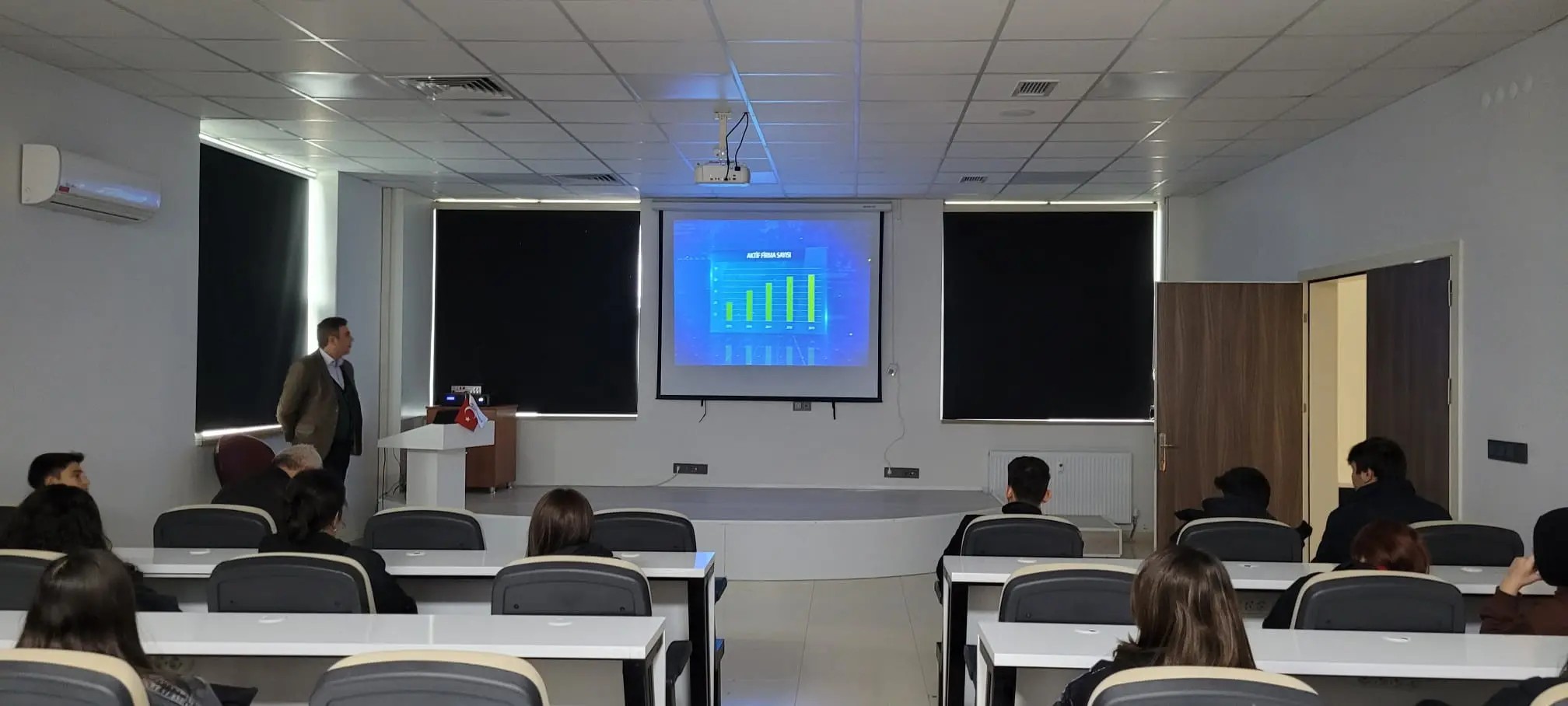 Sivas Cumhuriyet Üniversitesi Vakfı Koleji Mehmet Recai Taydemir Anadolu Fen Lisesi öğrencileri ve öğretmenleri Cumhuriyet Teknokent’i ziyaret etti