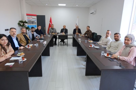 Dijital Çağda Pazarlama Stratejileri ve Uygulamaları Sunumu Tamamlandı.