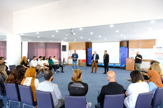 SMART STEPS Projesi Sivas’ta Gençlik Çalışanlarını Buluşturdu