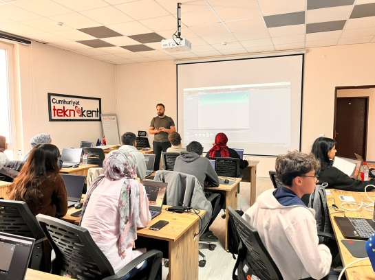 Oyun Geliştirme Programı’nda Eğitimler Devam Ediyor!
