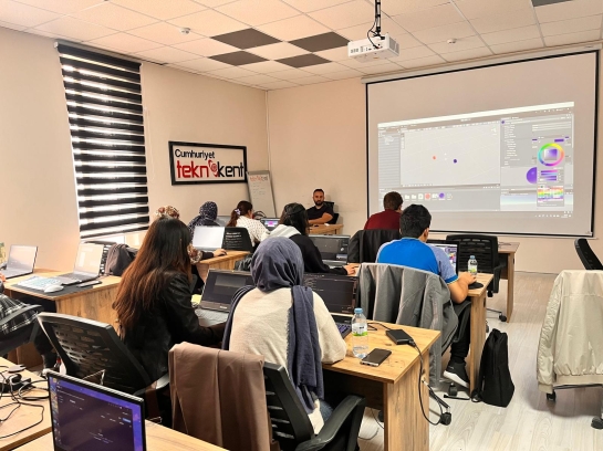 Oyun Geliştirme Programı’nda Eğitimler Devam Ediyor!